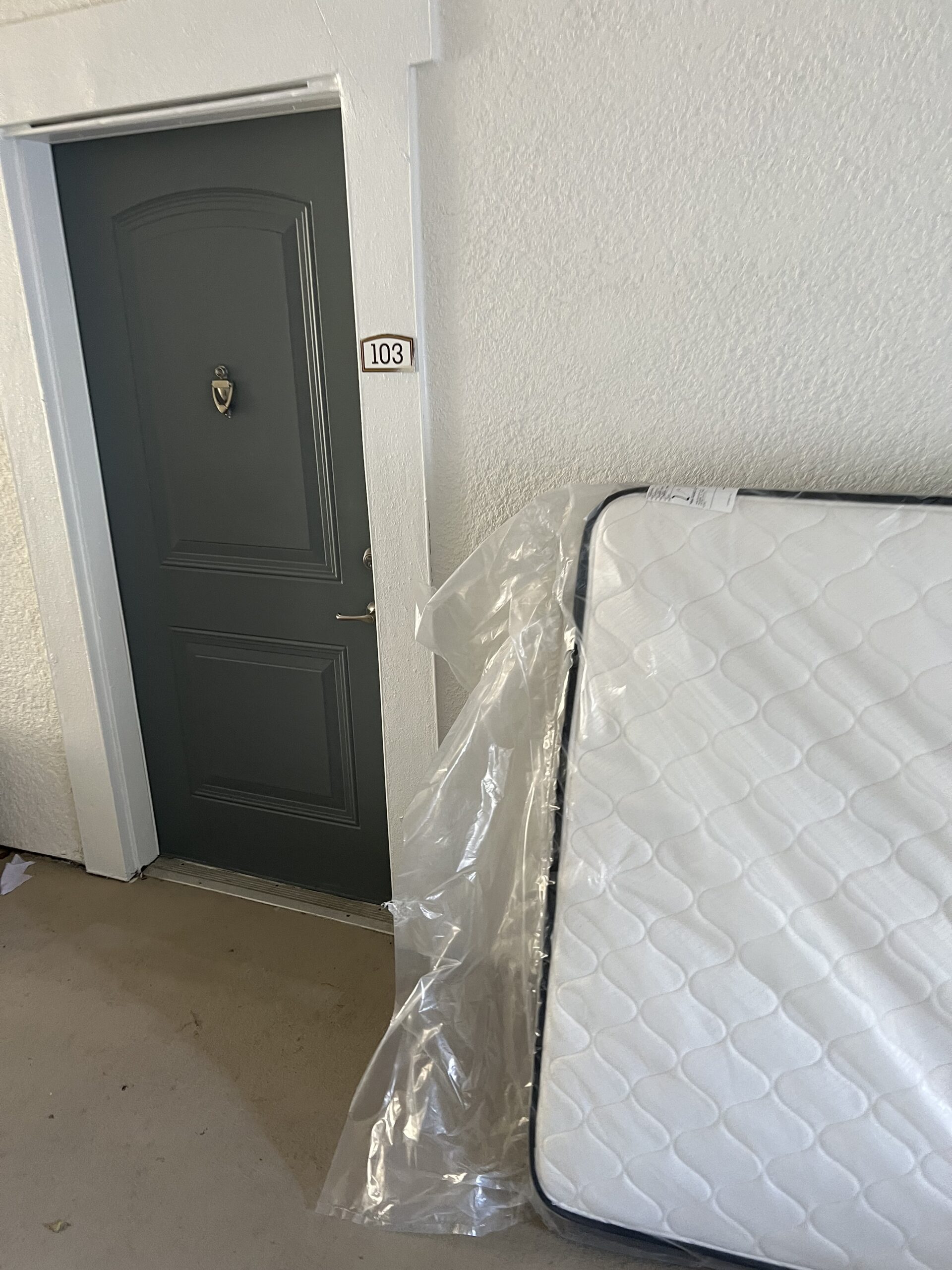 Mattress delivery job photo